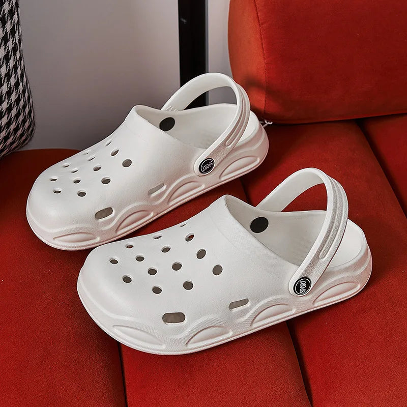 2025 Fashion Women Slippers New Summer Slippers Outdoor Beach Slippers Classic Soft Men Garden Slippers Home Men Clogs Slippers