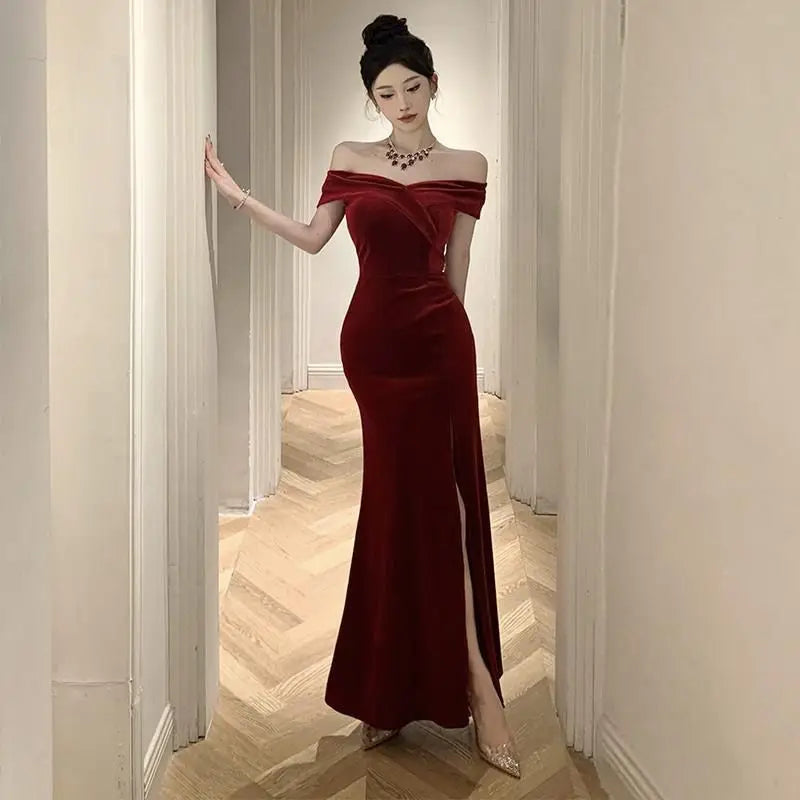 Battle Robe Velvet One Shoulder Dress Women's Autumn and Winter Style High End Hepburn Style Slimming Fishtail Skirt Medium Long