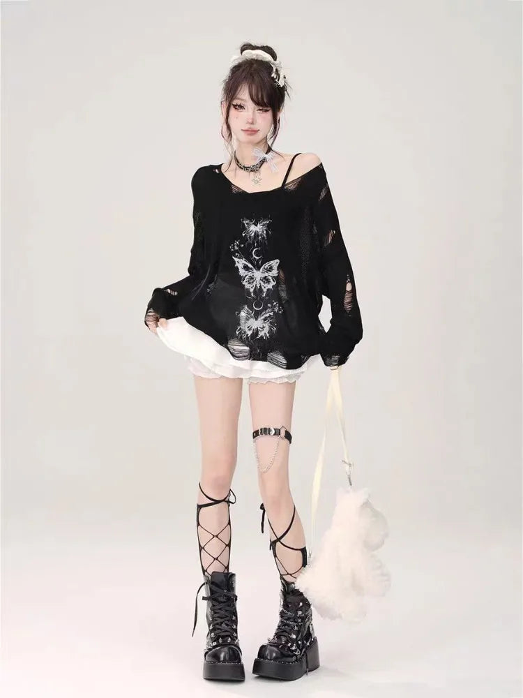 Black Gothic Graffiti Print T-shirt Women Harajuku Korean Y2k 90s Vintage Long Sleeve Emo Torn Tees Tops Autumn Clothes 2000s